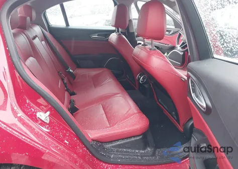 2018 Alfa Romeo Giulia z USA, uszkodzony, nr VIN ZARFAEDN8J7576699